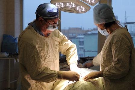 Гигантскую аневризму брюшной аорты удалили хирурги больницы Вересаева