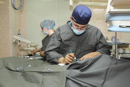 Хирурги -аритмологи больницы им. В.В. Вересаева помогли пациенту с пороком сердца избежать объемной открытой операции