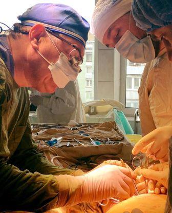 В клинике им. Вересаева хирурги спасли пациентов с редкой болезнью сонных артерий