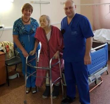 Травматологи ГКБ 81 поставили на ноги 105-летнююпациентку