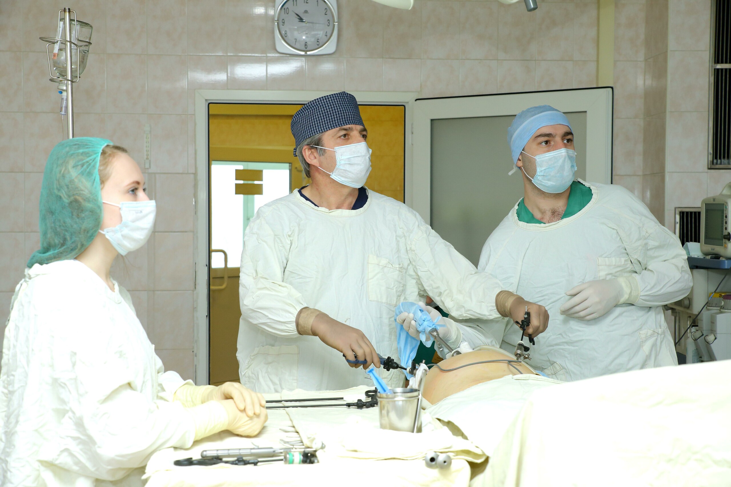 Хирурги больницы Вересаева впервые выполнили сложную лапароскопическую операцию почти 90-летнему пациенту