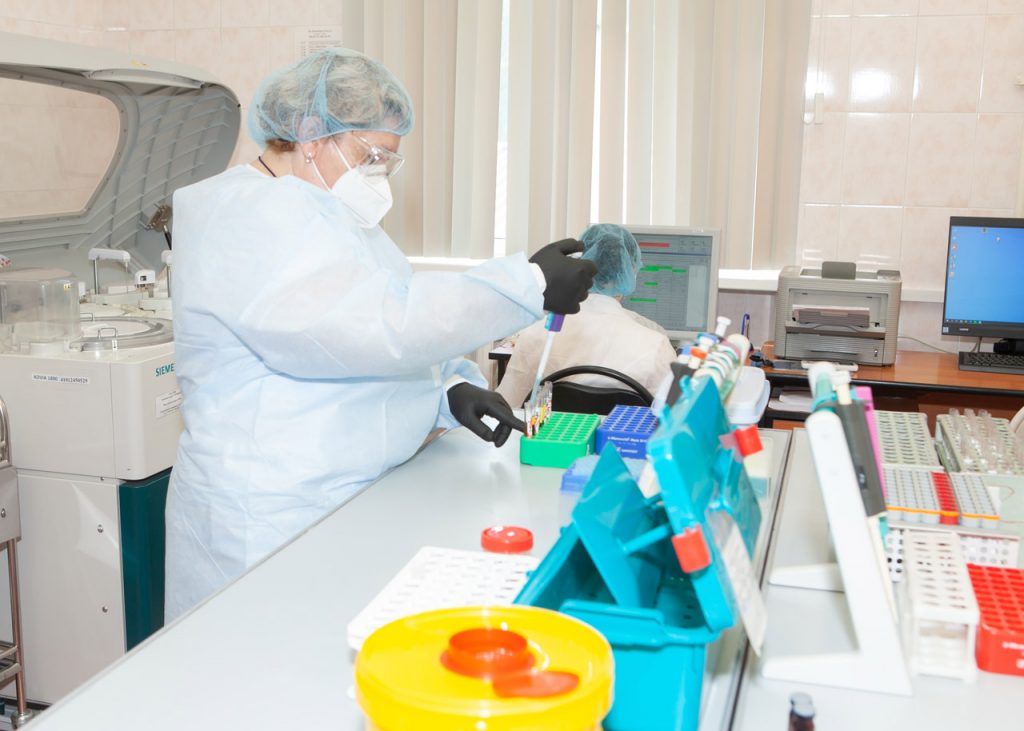 Диагностическая лаборатория отзывы. Клинико-диагностическая лаборатория кдл. Диагностическая лаборатория отзывы. Материал для биохимических исследований. Сотрудницы клинико диагностической лаборатории.