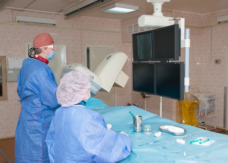 Рентгенохирурги больницы Вересаева удалили опухоль без операции