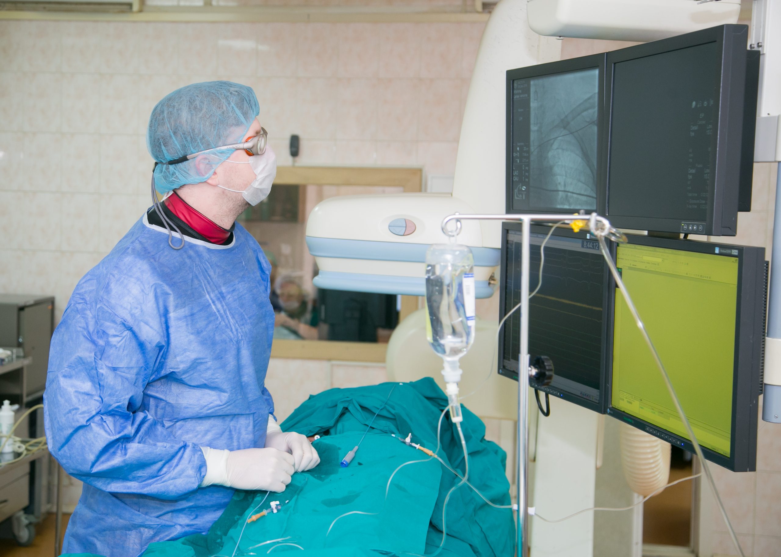Рентгенохирурги больницы Вересаева вернули возможность ходить пациенту с тяжелым поражением сосудов нижних конечностей