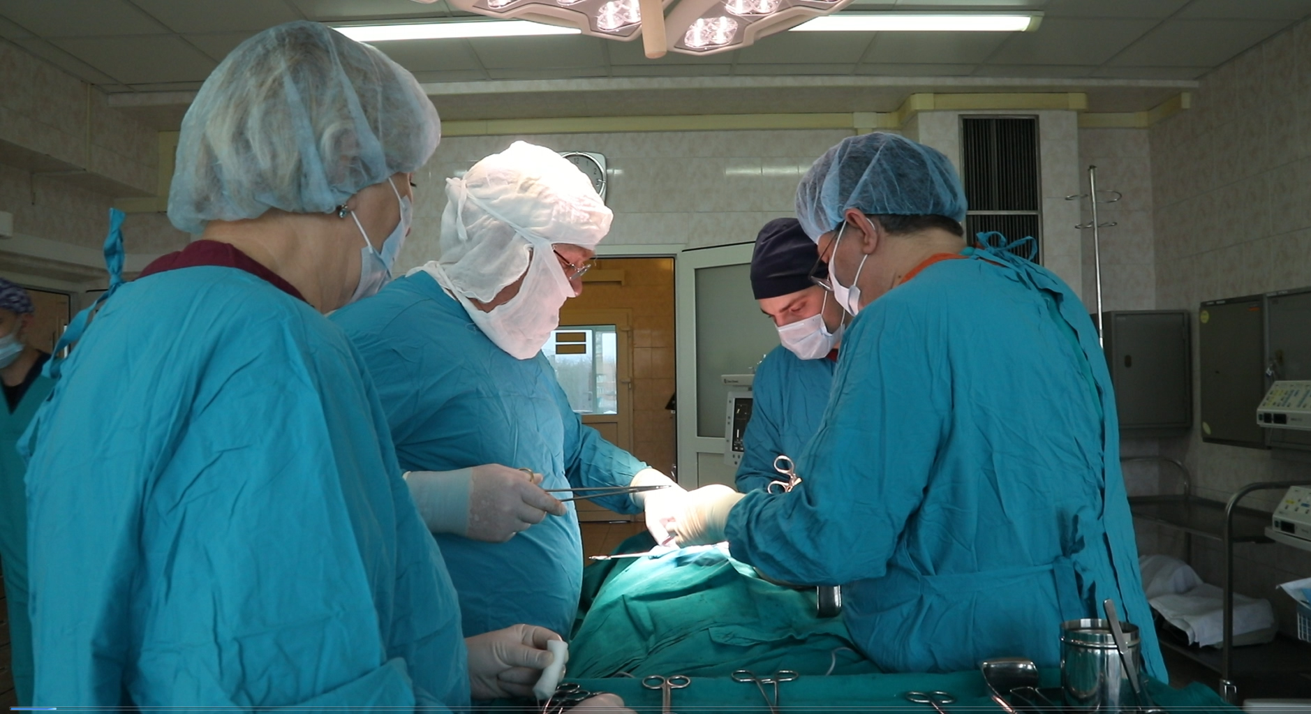 Хирурги больницы Вересаева удалили гантелеобразную опухоль ягодицы весом почти полтора килограмма