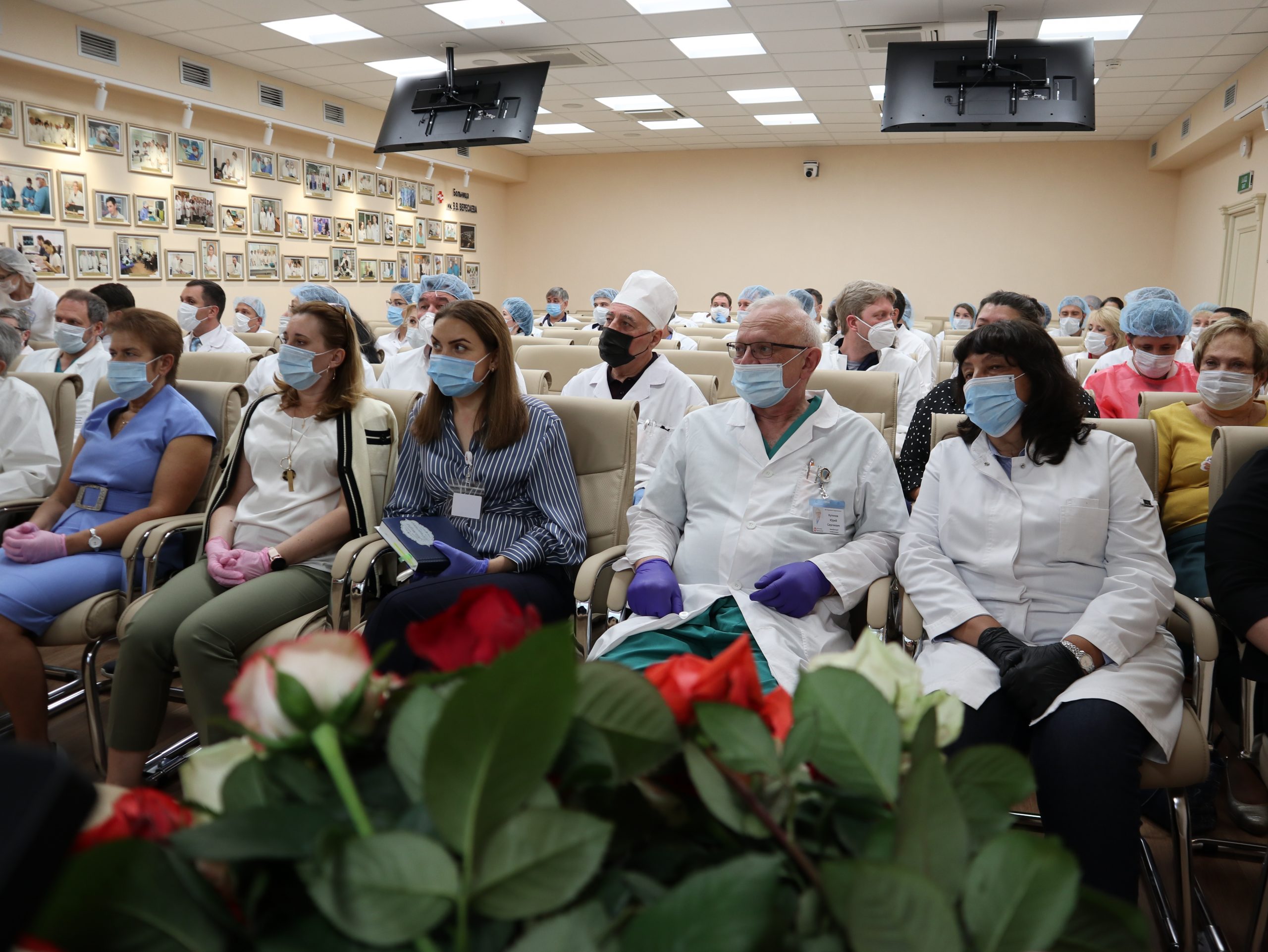 Обновленный конференц-зал больницы Вересаева принял первое очное собрание коллектива медучреждения