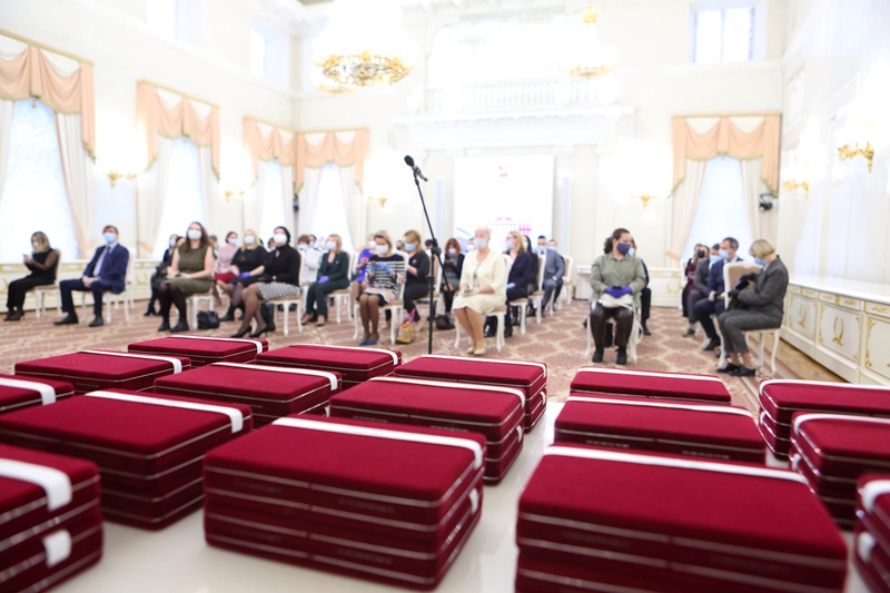 Лучшие медработники больницы Вересаева получили награды от Президента России