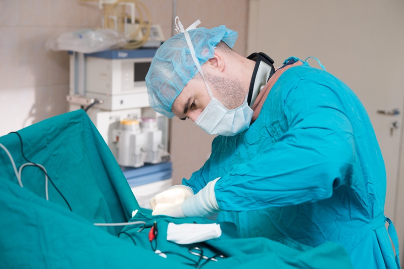 Хирурги-аритмологи больницы Вересаева провели малотравматичную операцию и помогли избежать трансплантации сердца