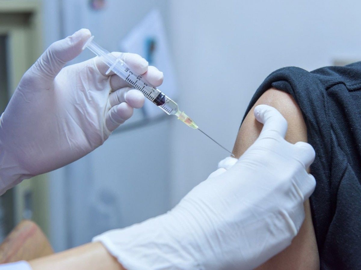 В поликлинике на Лобненской ведется вакцинация населения от клещевого энцефалита