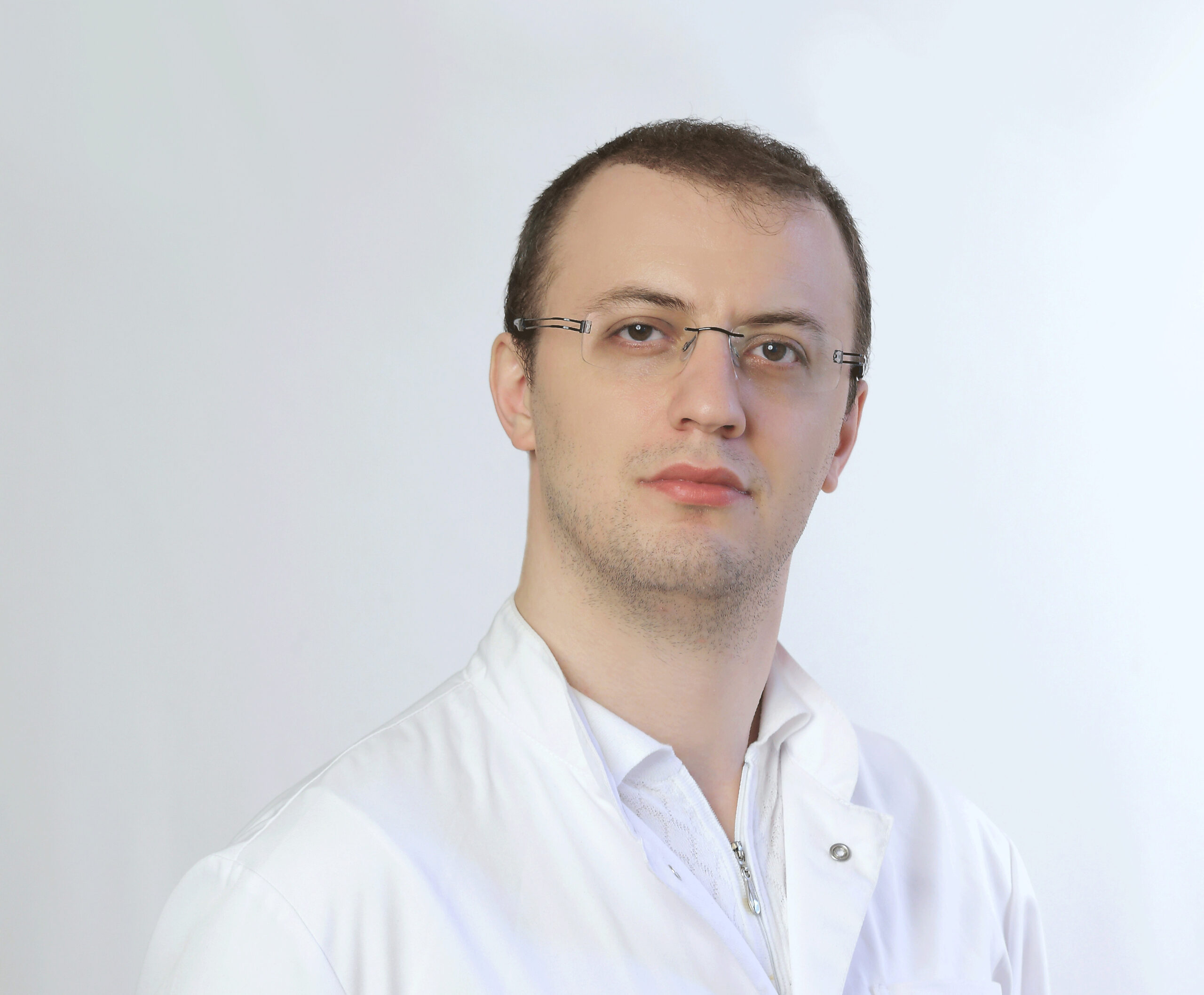 Врач-уролог поликлинического отделения больницы Вересаева Малик Алиев стал обладателем статуса «Московский врач»