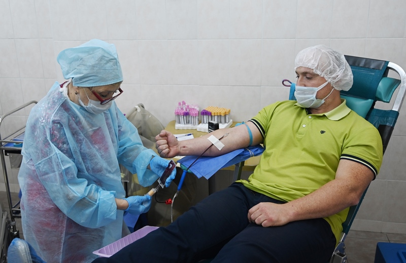 24 литра крови и 150 спасенных жизней: сотрудники больницы Вересаева приняли участие в донорской акции