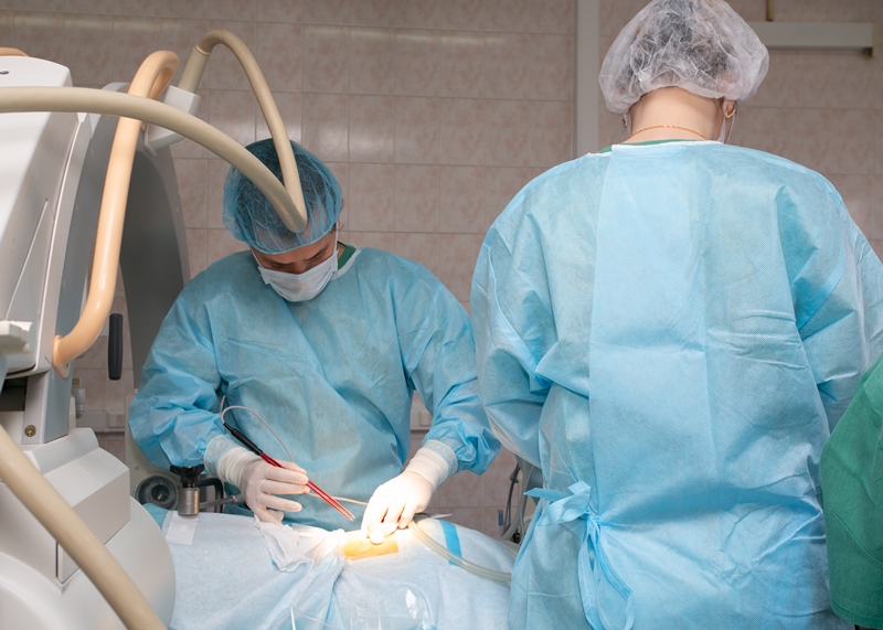 Нейрохирурги больницы Вересаева избавили пациента от хронической боли в ноге