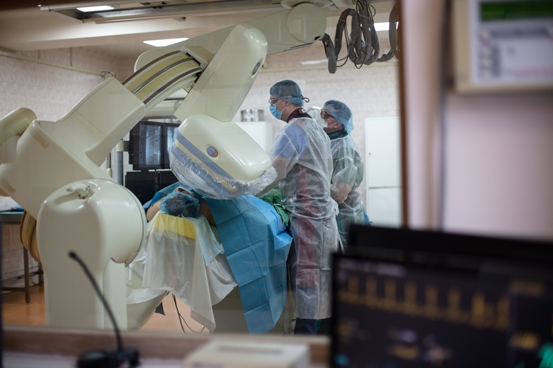 Рентгенохирурги больницы Вересаева спасли от ампутации конечностей более 150 человек