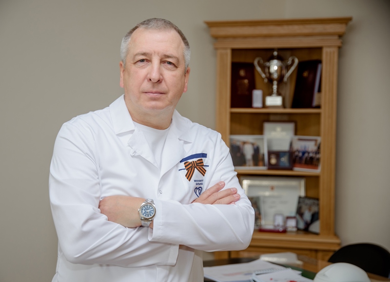 Главный врач больницы Вересаева Игорь Парфенов поздравил с Днем Победы