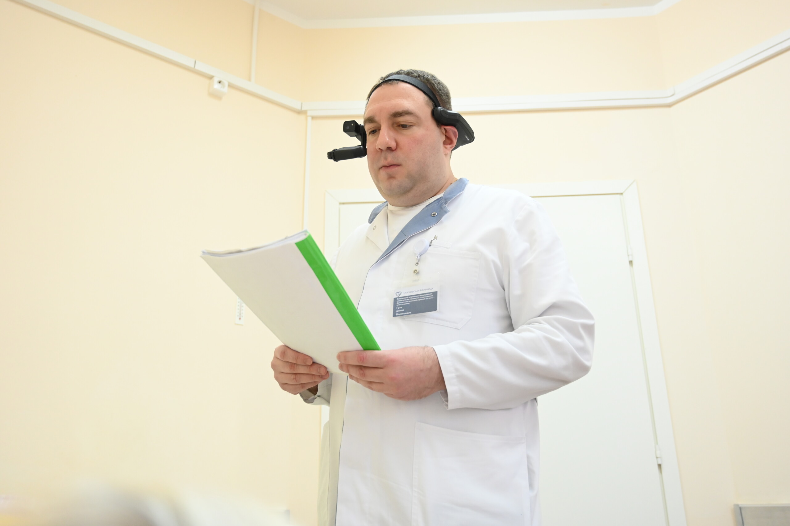 Очки дополненной реальности начали использовать в работе специалисты больницы Вересаева