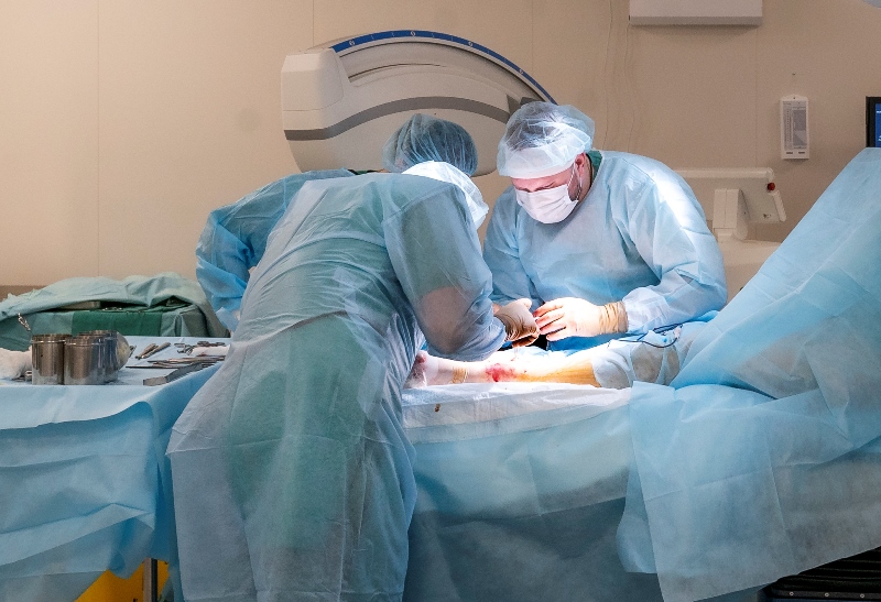Травматологи флагманского центра больницы Вересаева поставили на ноги 100-летнего пациента