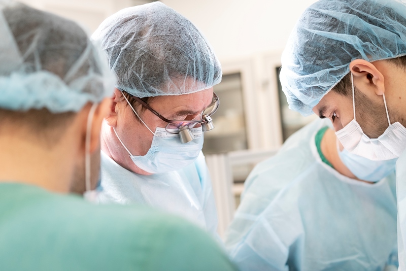 Врачи больницы Вересаева выполнили сложнейшую реконструктивную операцию на аорте и спасли пациенту жизнь