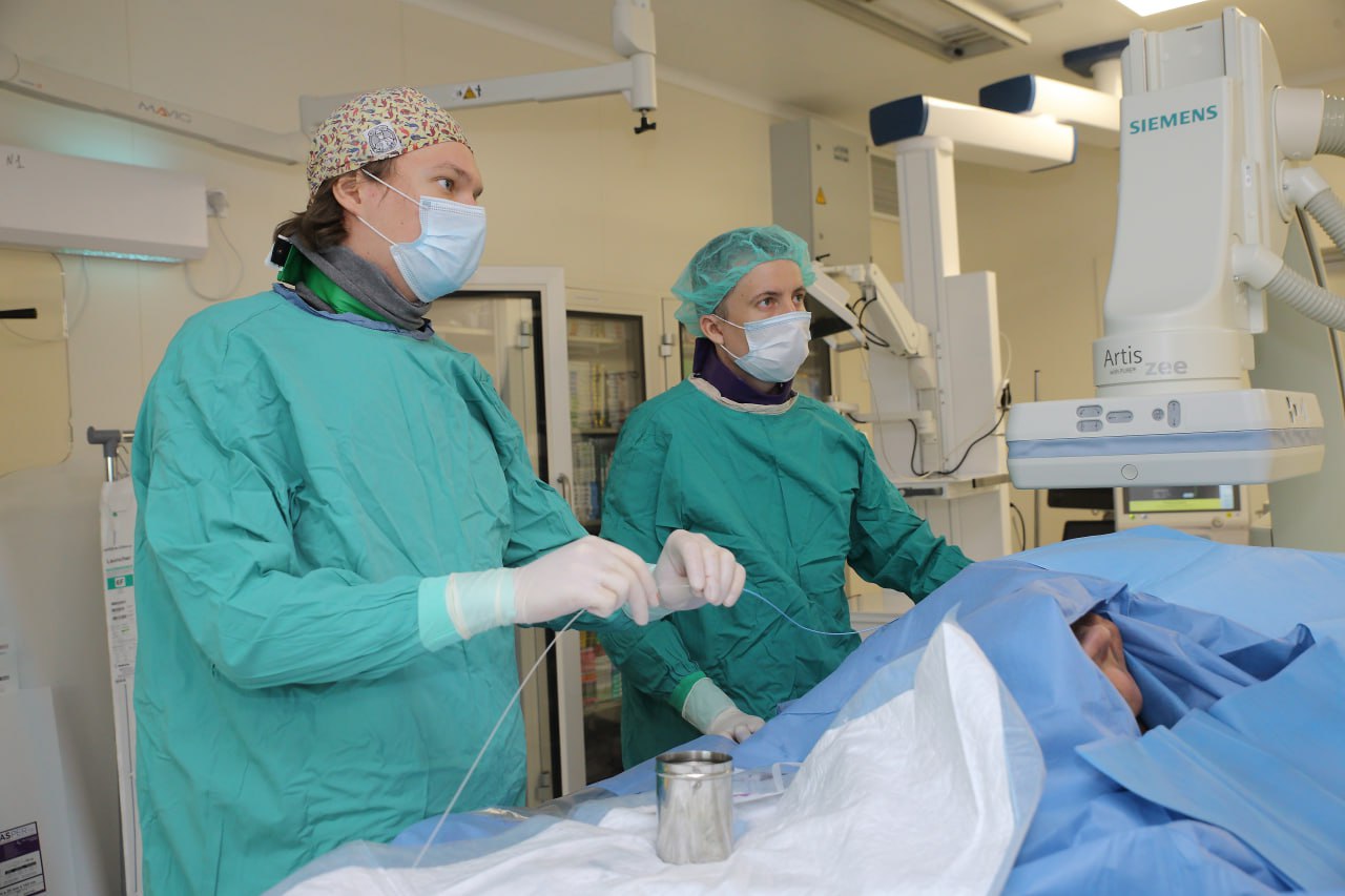 Врачи флагманского центра ГКБ им. В.В. Вересаева выполнили гибридную операцию пациентке с опасной гематомой головного мозга