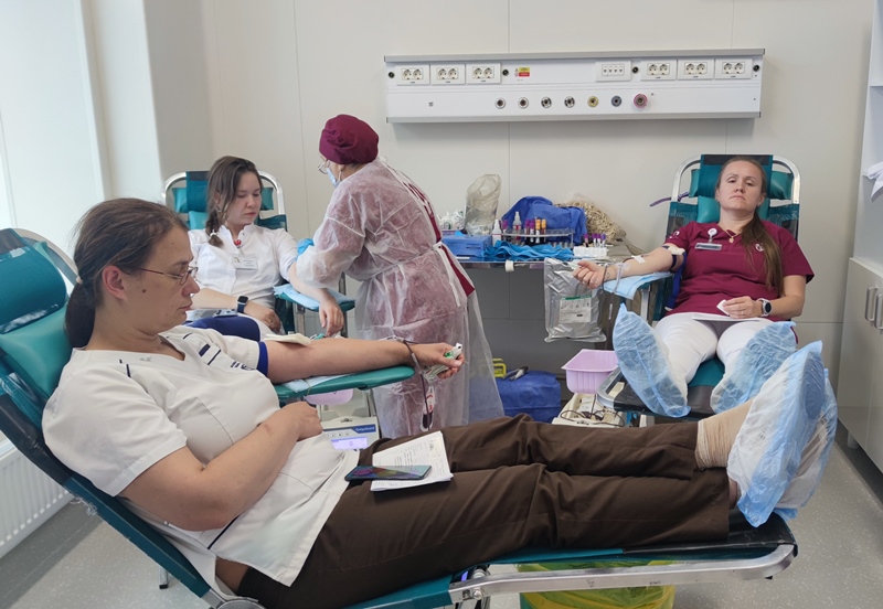 Сотрудники больницы Вересаева в ходе донорской акции сдали более 17 литров крови