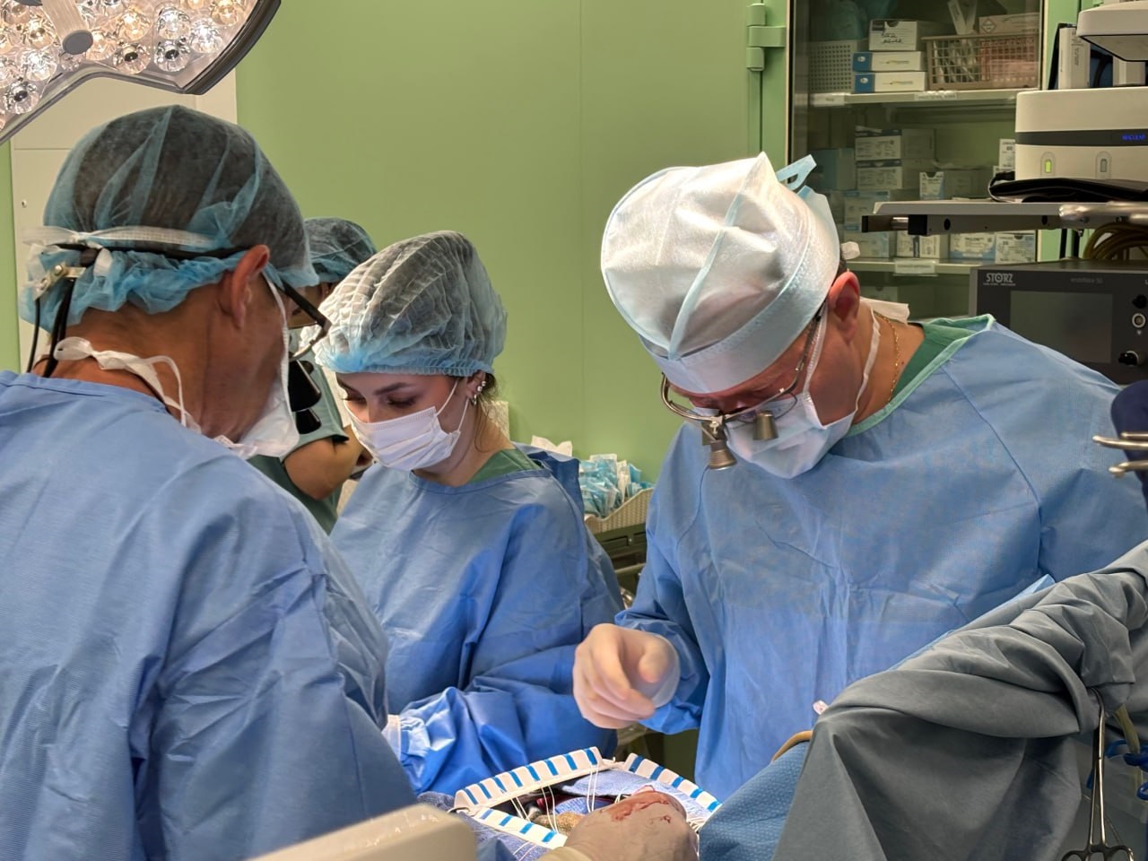 Сложнейшую операцию выполнили кардиохирурги больницы Вересаева: заменили старый протез аортального клапана на новый