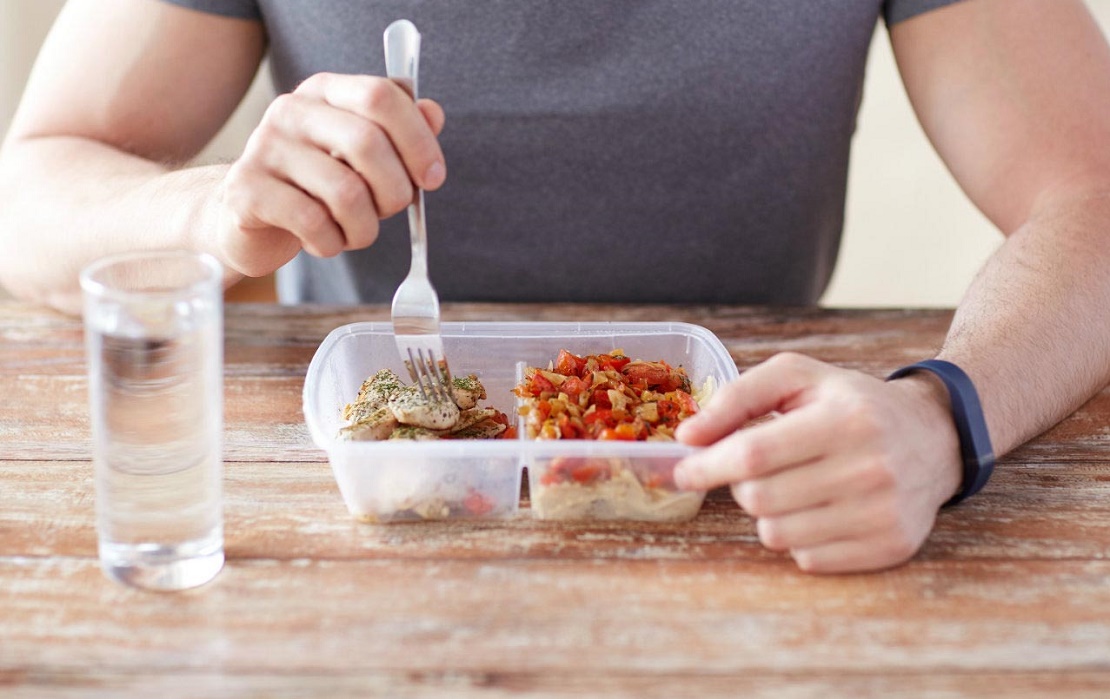 Можно ли запивать еду водой, заменить стевией сахар, отказаться от соли вообще и есть на ночь: отвечает врач-эндокринолог Елена Хардикова