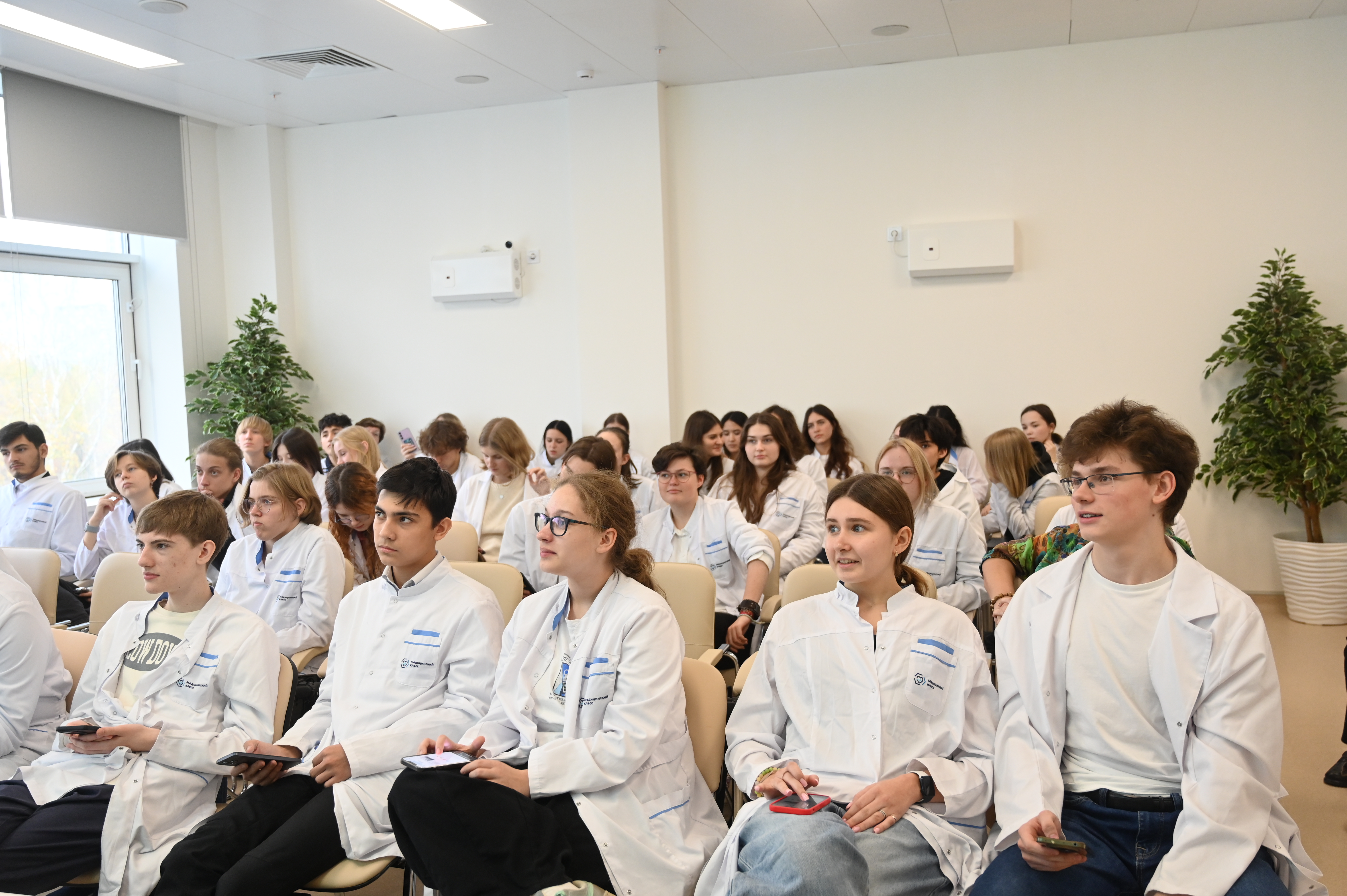 Более 400 московских школьников познакомилось с работой врачей больницы В.В.Вересаева