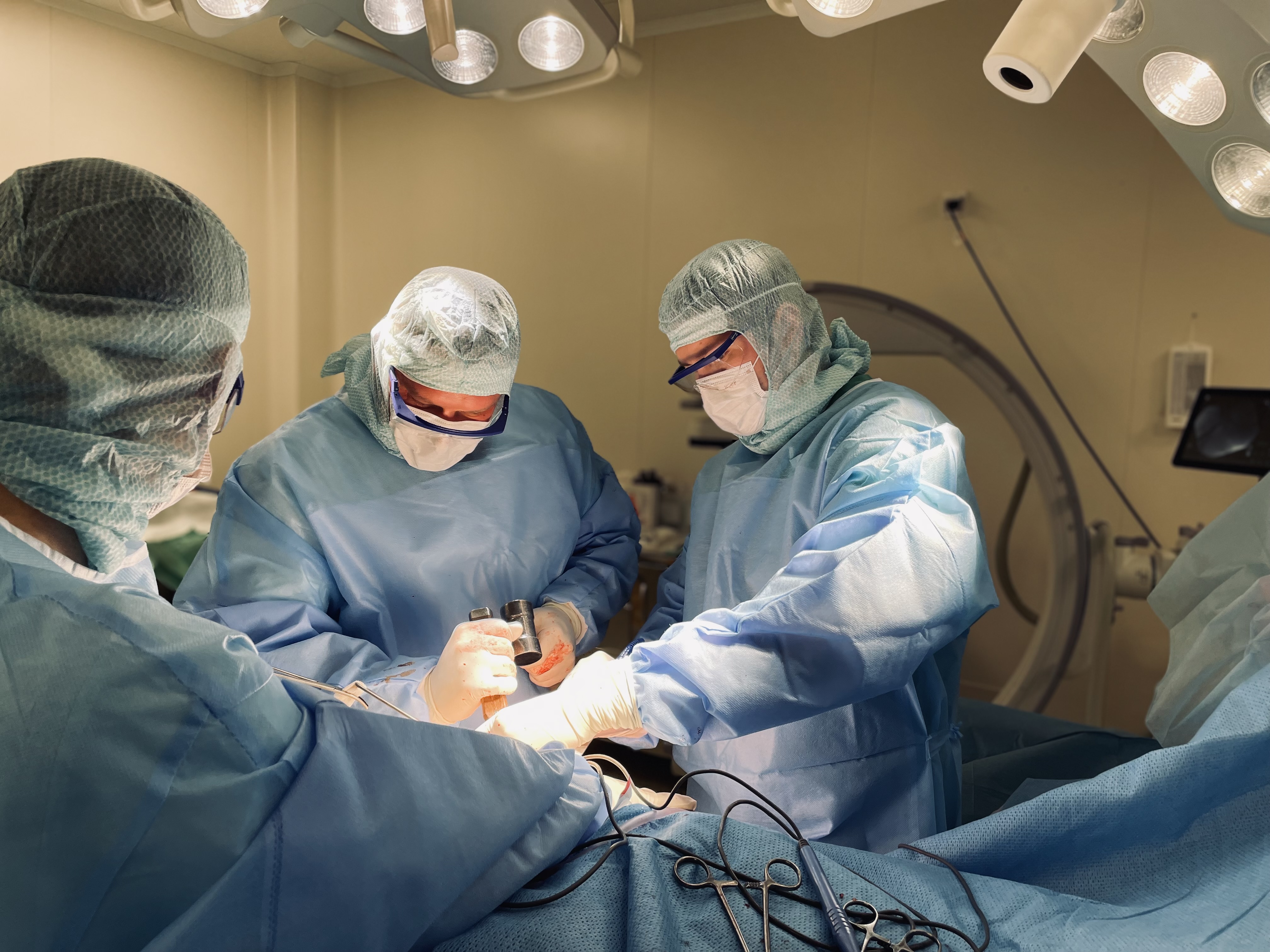 Из Австрии — в Москву: врачи больницы Вересаева выполнили сложную операцию на тазобедренном суставе