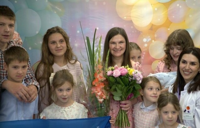 Сотрудница больницы Вересаева в 17-й раз стала мамой